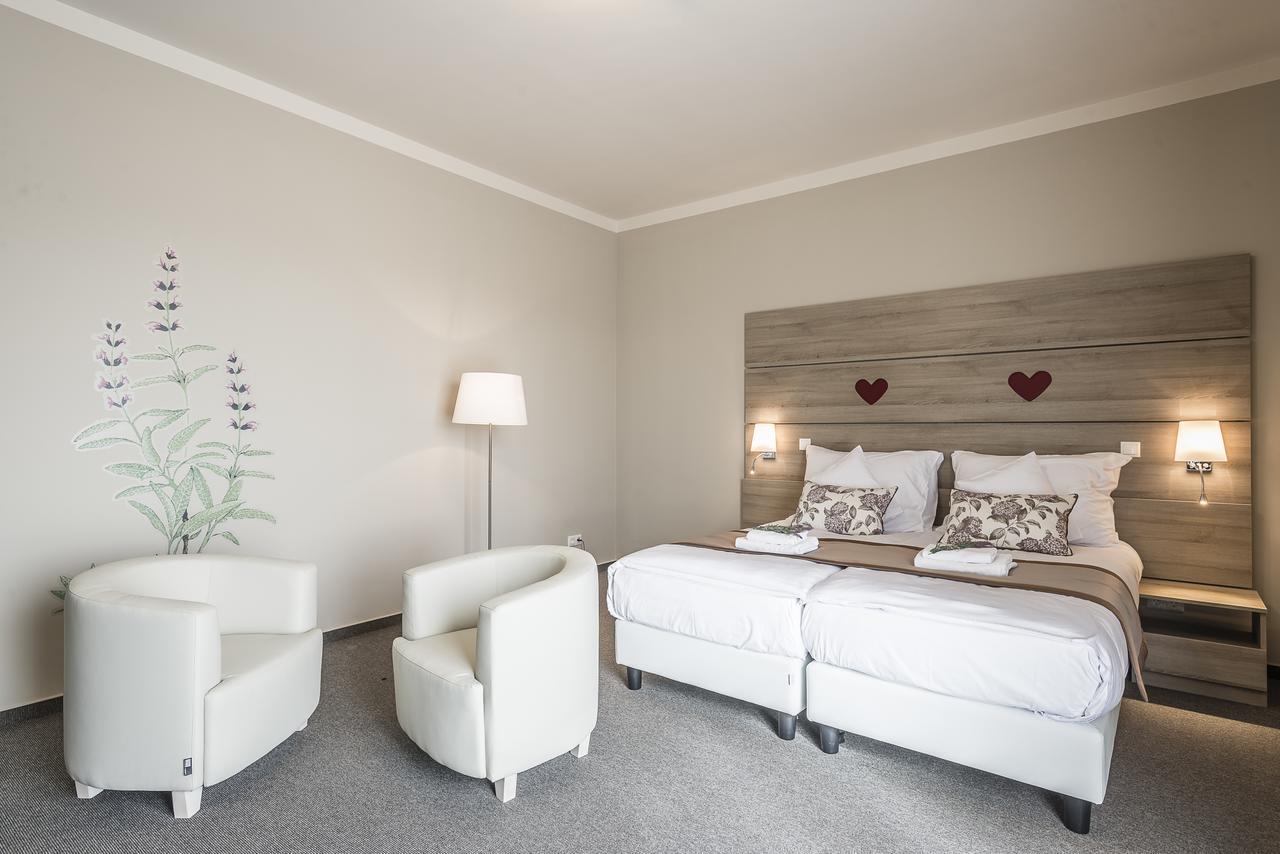 Levendula Hotel Algyo Стая снимка